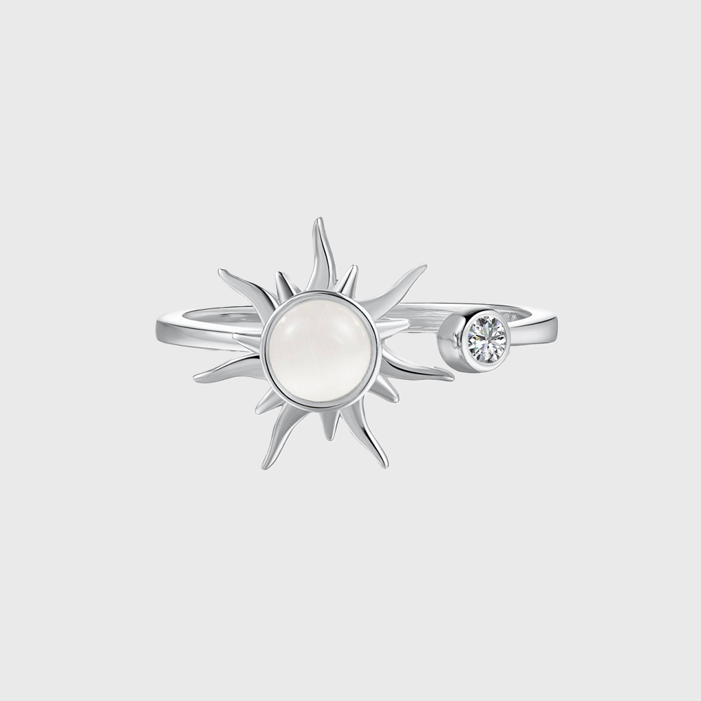 Radiant Sun-Inspired Ring with Sparkling Accent - Perla Aura