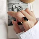 Elegant Silver Ring with Black Oval Design - Perla Aura